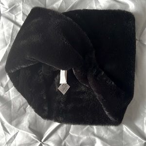 Infinity scarf faux fur